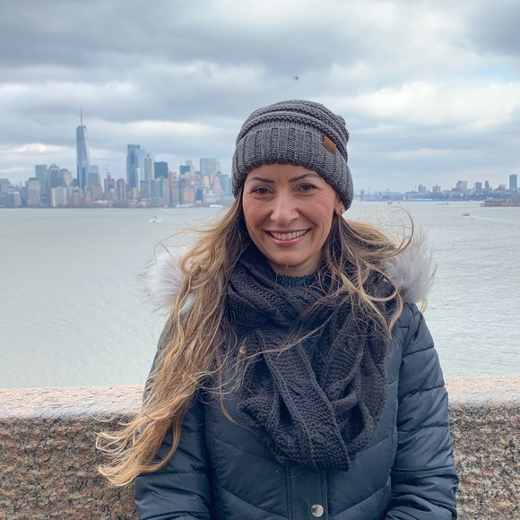 Meet your Posher, Christina - Picture 3 of 3